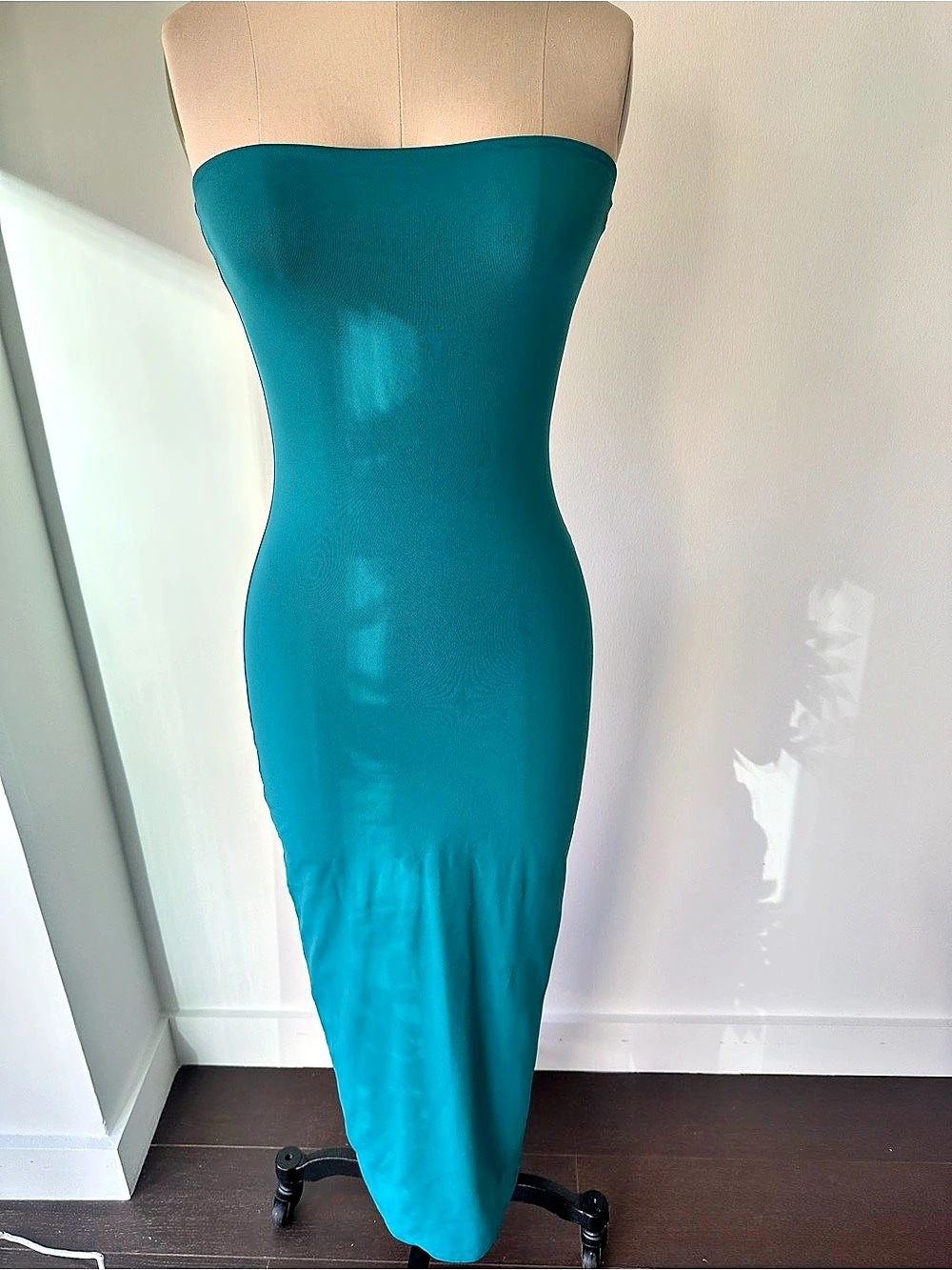Aritzia contour bodycon dress